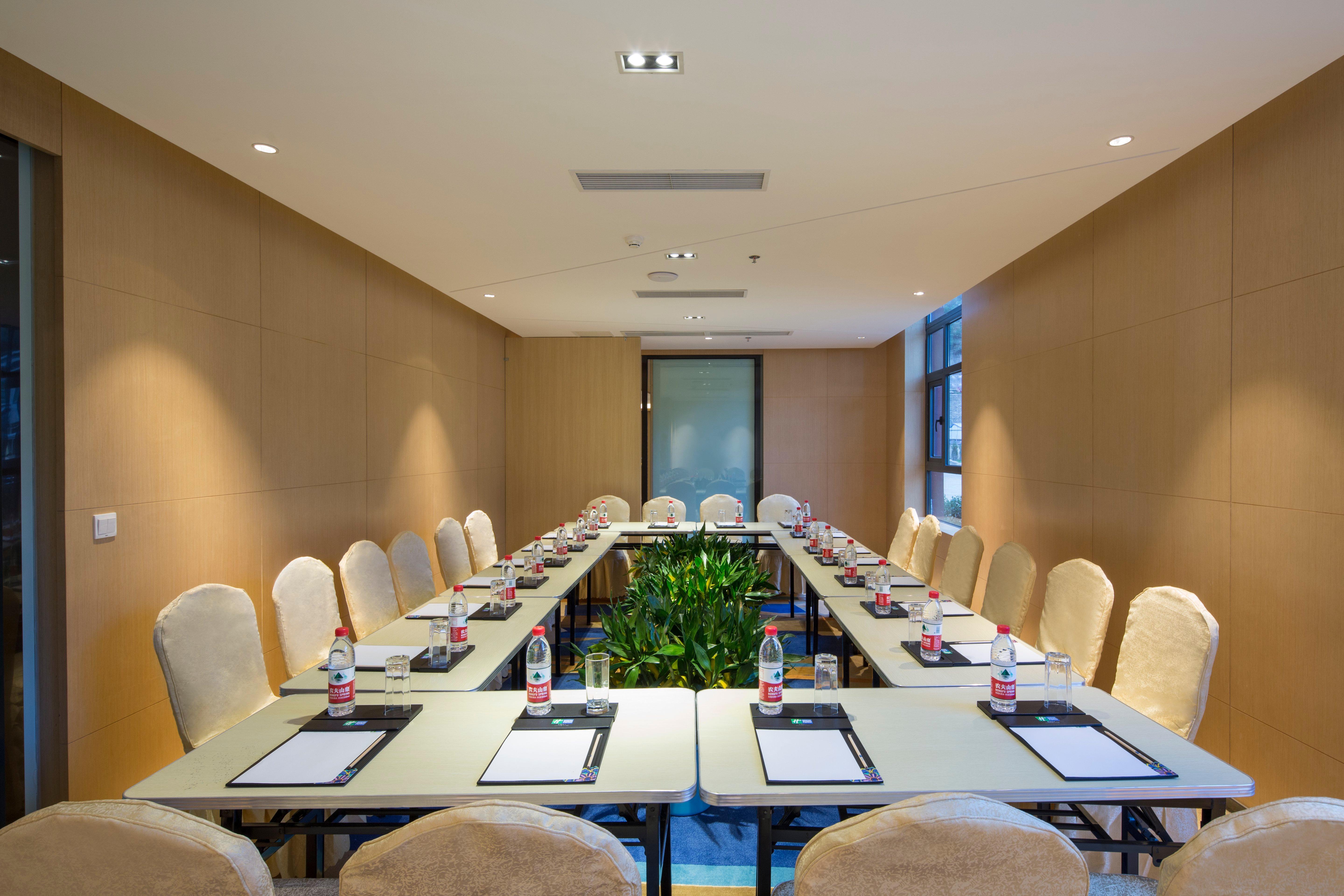 Holiday Inn Express Daocheng Yading, An Ihg Hotel Exterior photo