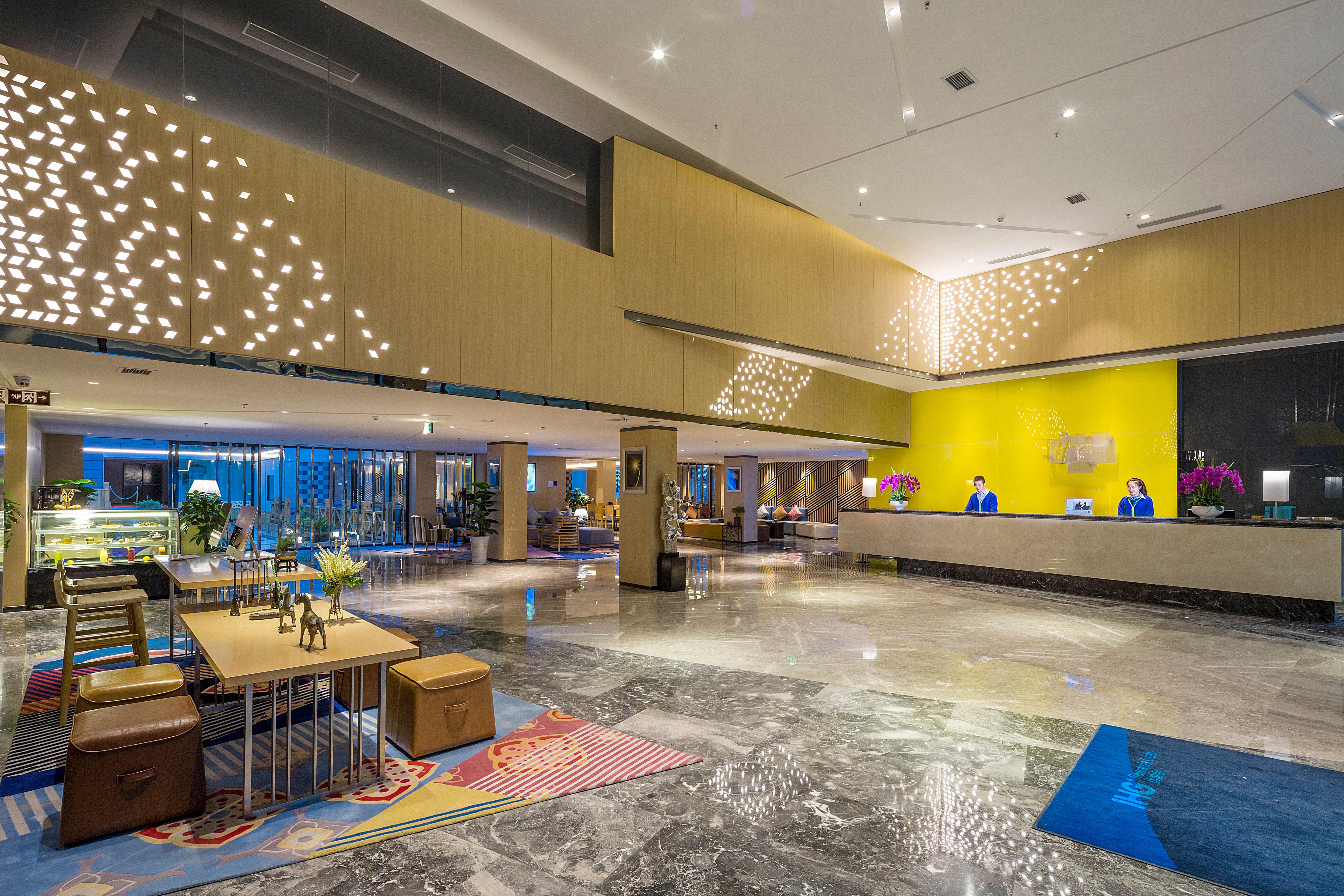 Holiday Inn Express Daocheng Yading, An Ihg Hotel Exterior photo